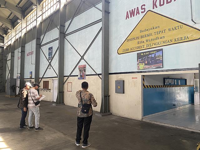 Hangar sisi barat